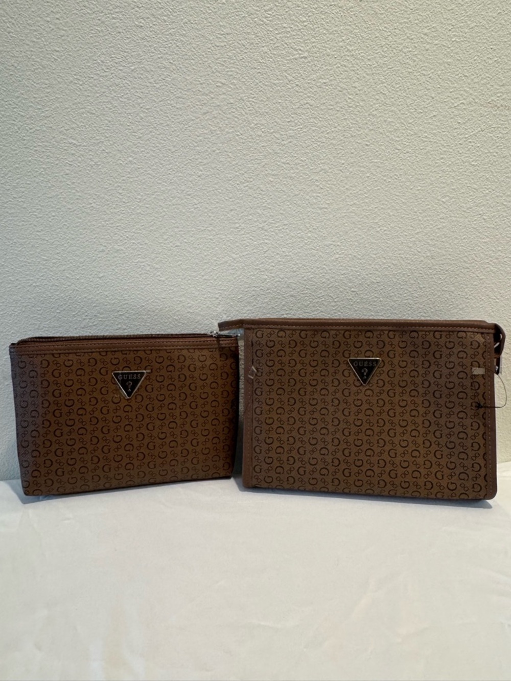 GUESS Brown Signature Logo Pouch Set